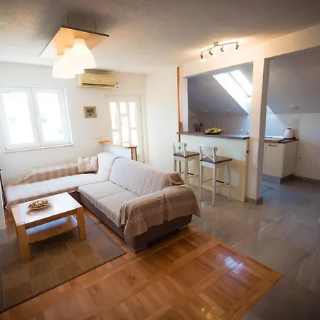 Lama Apartment *