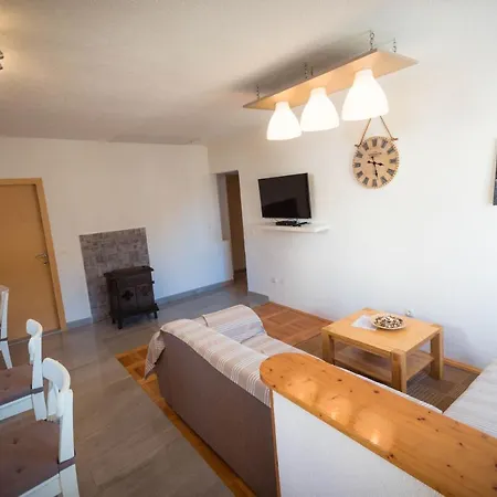 Lama Apartment