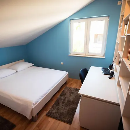Lama Apartment